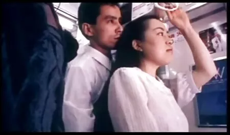 Geek tyttö kiinni kätensä hänen perse ja silitti mätä ilmaiset porno sivut