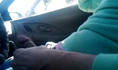 Kasvoin täällä ja ansaitsen ilmaista pillua enemmän.