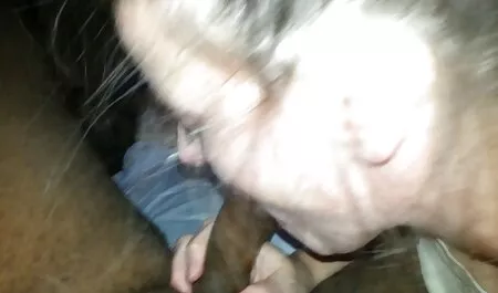 Sarah, poika, ja nuolee ilmaiset erotiikka videot poikakaverinsa pillua.