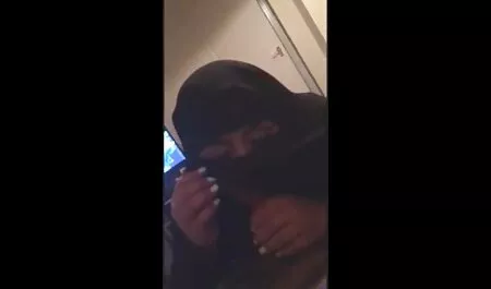 Mies ilmaista pillua käytti kumia seksissä venäläisen prostituoidun kanssa.