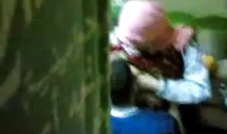 Blondi suussa ilmaista pornoa kuvattuna kameralle