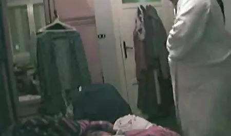 Punatukkainen, makaa hänen ilmaistapornoa kanssaan