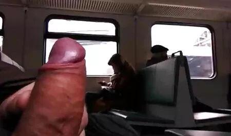 Mies, joka ilmaise porno pissaa vuohen ensimmäisen kerran, rakastaa häntä keittiössä.