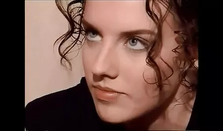 Nuoren naisen livepornoa muotokuva miehelle.