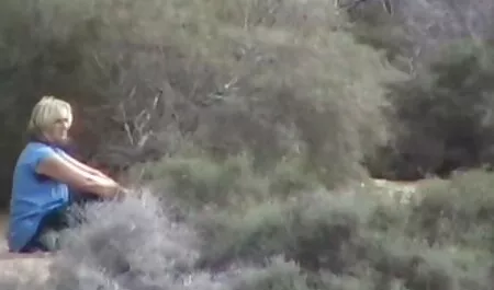 Vuohi uima-asussa altaasyöpää xxx ilmaisia sairastavalle koiralle.