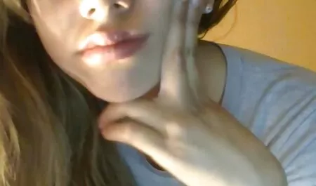 Tosimiehenä, miehenä, hattu kauniille kasvoilleen. porno ilmaiseksi