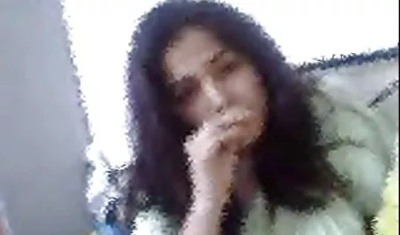 Venäläiskaunotar leikkii taitavasti yhdellä ilmaiset porno videot öljyllä