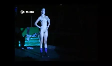 Tsekki sormi ilmaista nettipornoa suonensisäinen hänen emättimeen ja oli yksi Orgasmi