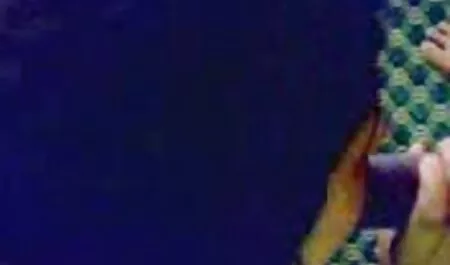 Kaksi raajaa pillussa ja perseessä yhtä aikaa. ilmasta pornoo