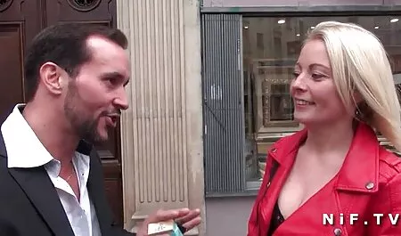 Tytöt viettelevät ilmainen seksivideo uima-altaan huvikseen.